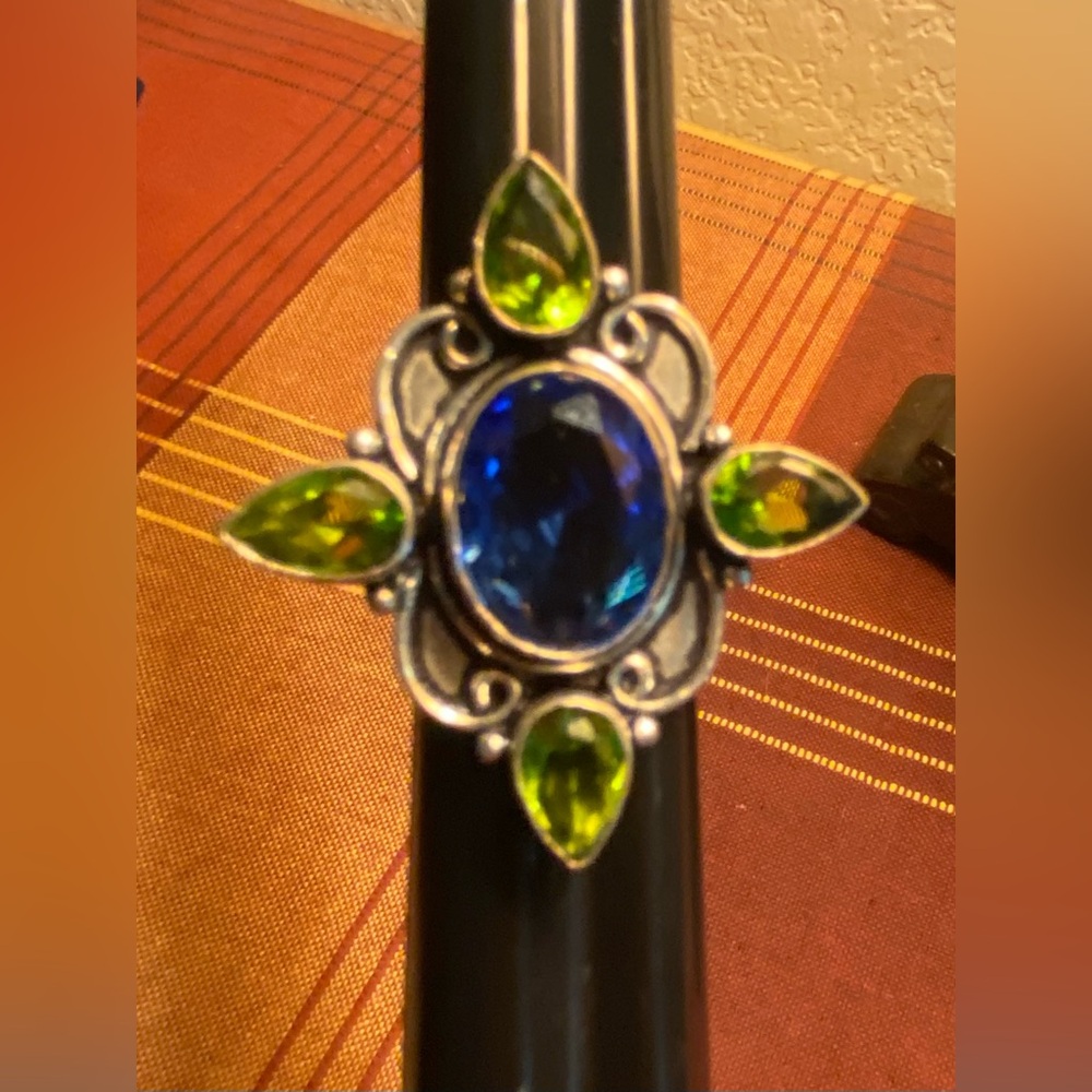 Women’s Large Sterling Silver Ring Gorgeous Blue And Green Stones Size 8